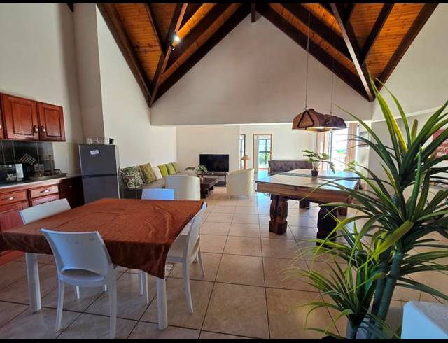 5 BEDROOM HOUSE FOR SALE IN GOLDEN MILE